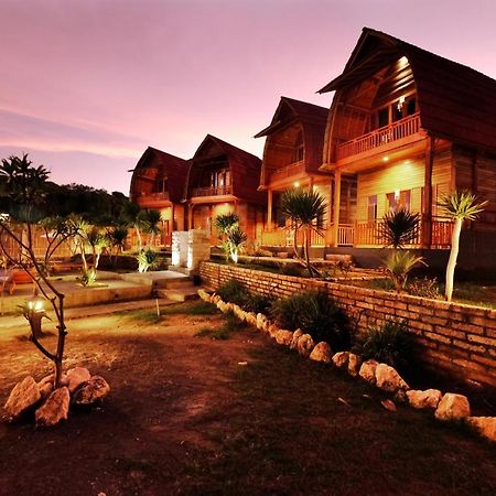 Adara Beach Huts Batununggul Экстерьер фото