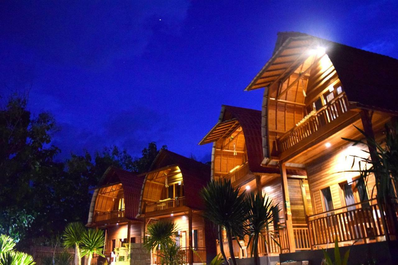 Adara Beach Huts Batununggul Экстерьер фото